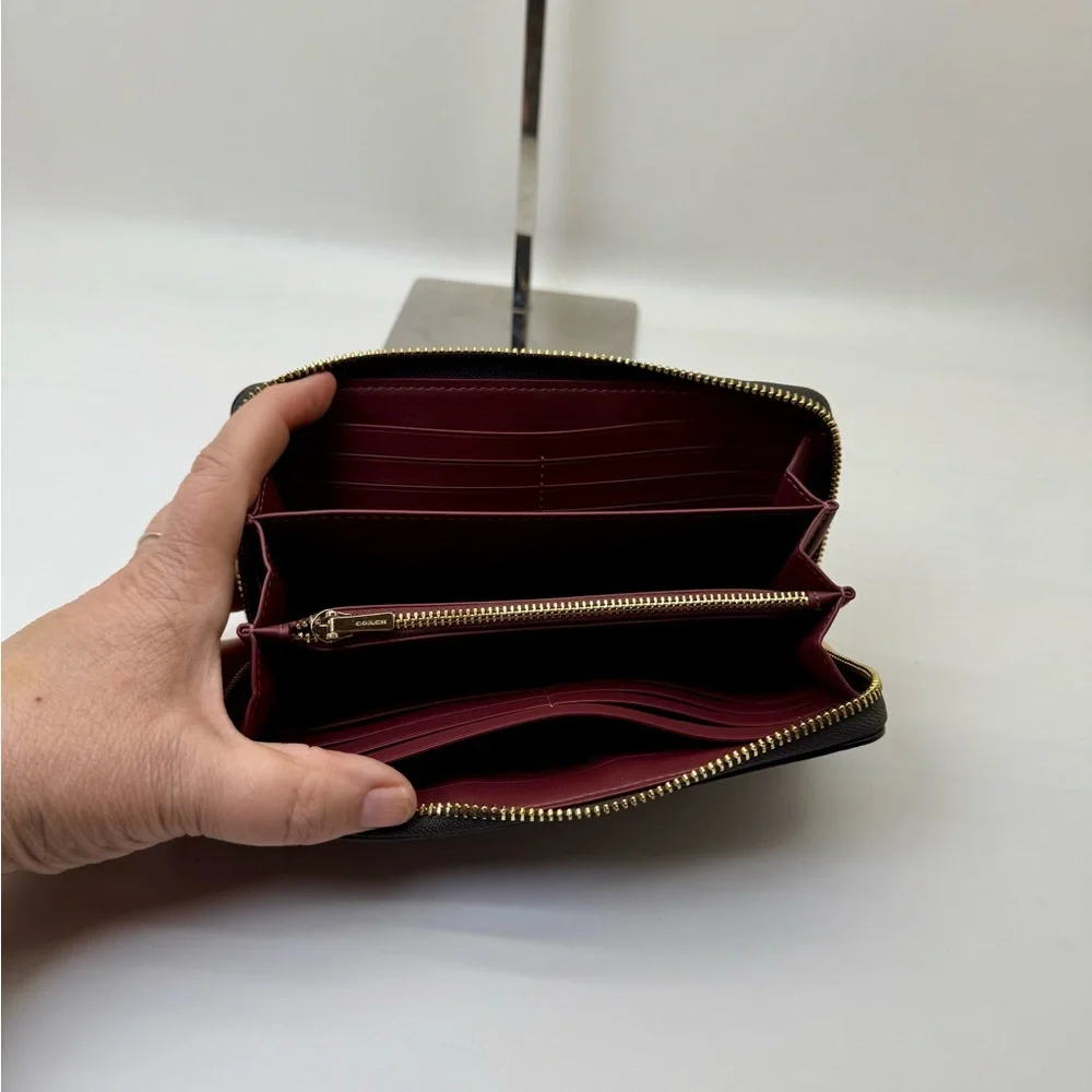 Coach Signature Long Zip-Around Wallet‎ in Brown / Red